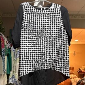 41c# KENSIE W Sz M Black &White Houndstooth-high low top. EUC FIRM $39 PRICE